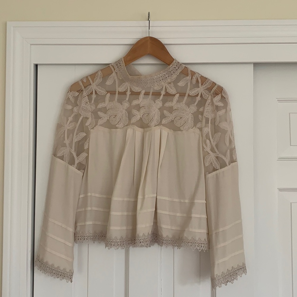 Free People Size small Vintage Lace Long Sleeved Crop!